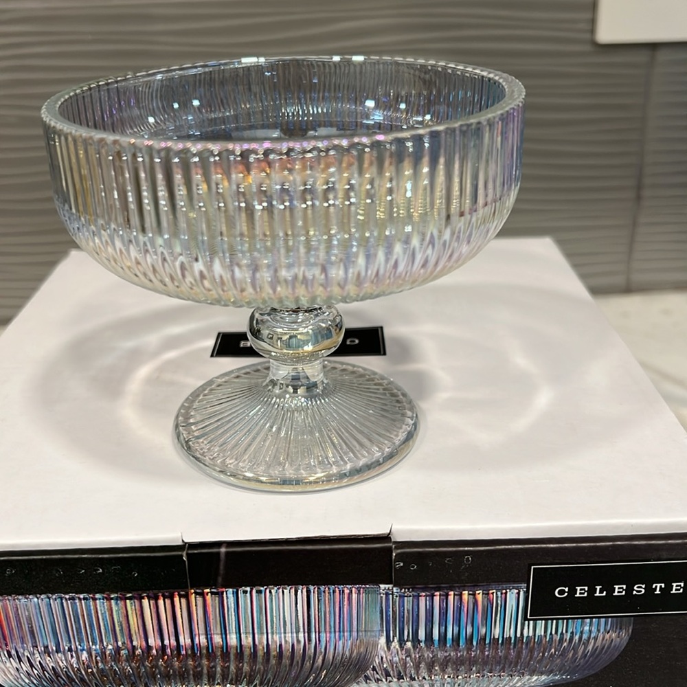 NWT-Set of 4 Celeste Iridescent Dessert Bowls